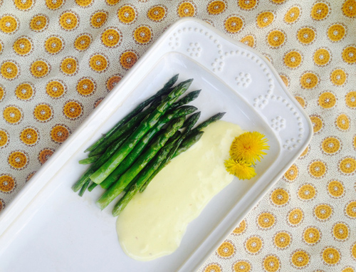 Spring_Asparagus_with_Homemade_Garlic_Aioli