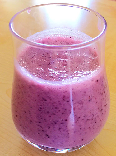 Fresh_Coconut_Milk_and_Blueberry_Smoothie