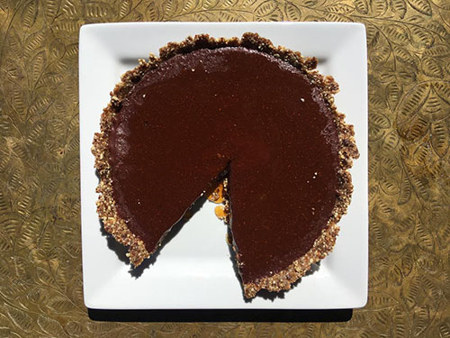 Robust Raw Cacao Pie with Nut Fruit Crust